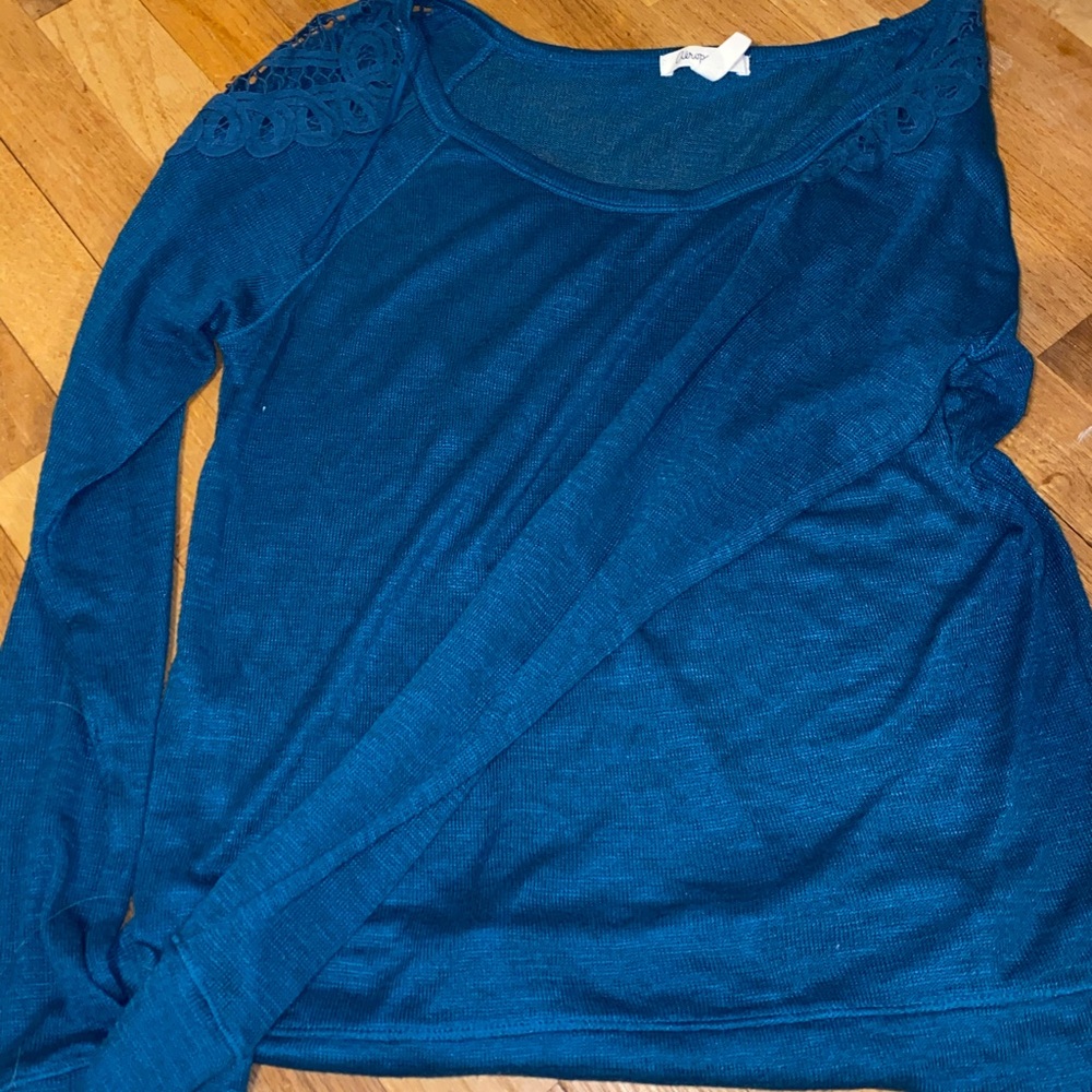 Blue lace shoulder long sleeve